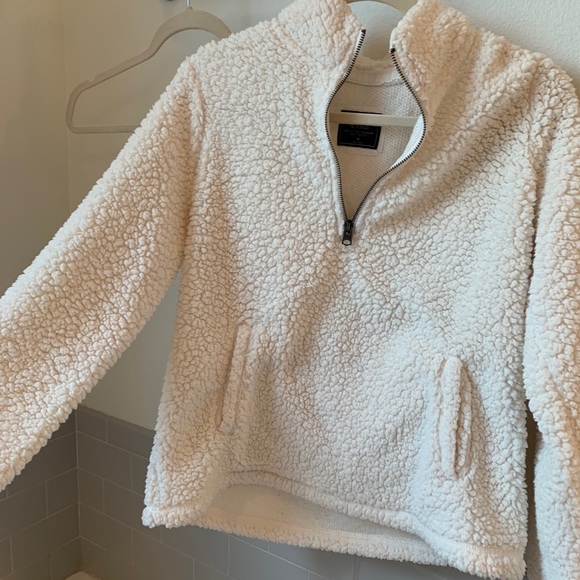Abercrombie & Fitch Tops - Abercrombie & Fitch Sherpa Fleece